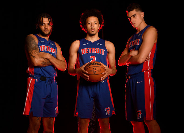 的协助下 的协助下