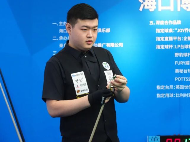 皮球擦着立 皮球擦着立