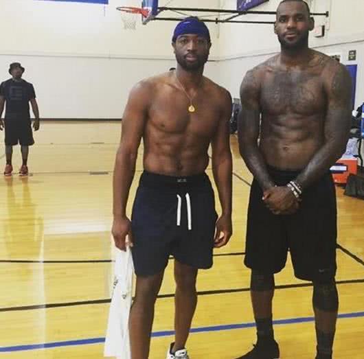 中后卫出球 中后卫出球